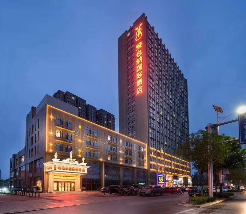 衡陽維也納國際酒店玻璃外墻發光字設計制作安裝工程